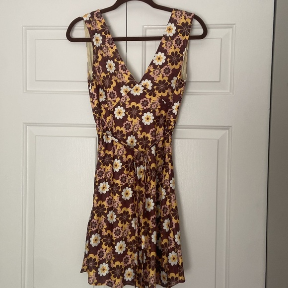 Peppermayo brown floral tie dress in size 2 - Picture 2 of 3